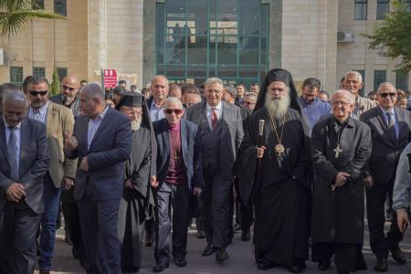 جامعة القدس تحتفل بإضاءة شجرة الميلاد تحت اسم "حفل الشهيدة الإعلامية شيرين أبو عاقلة"